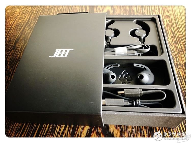 JEET W1 sports headphones detailed