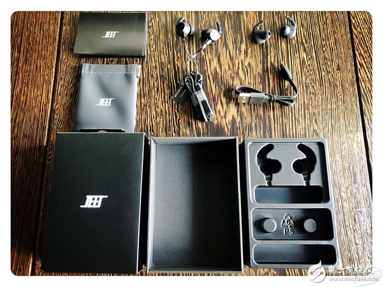 JEET W1 sports headphones detailed