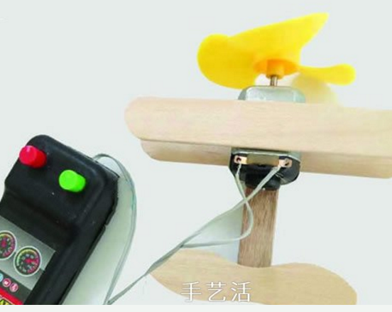 How to make a simple electric glider toy?