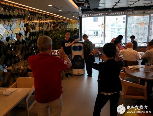 Higgs launches "Four Eyes Superman", a catering robot brand that helps merchants become Internet celebrity restaurants