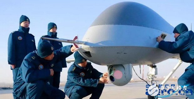 UAVs have become a trend, and the Chinese Air Force's long-endurance UAVs closely monitor the U.S. aircraft carrier