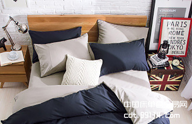 The bed linen set of the student apartment begins to be the focus again in the beginning of the school season.