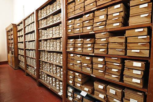 Automatic scanner helps university library informationization