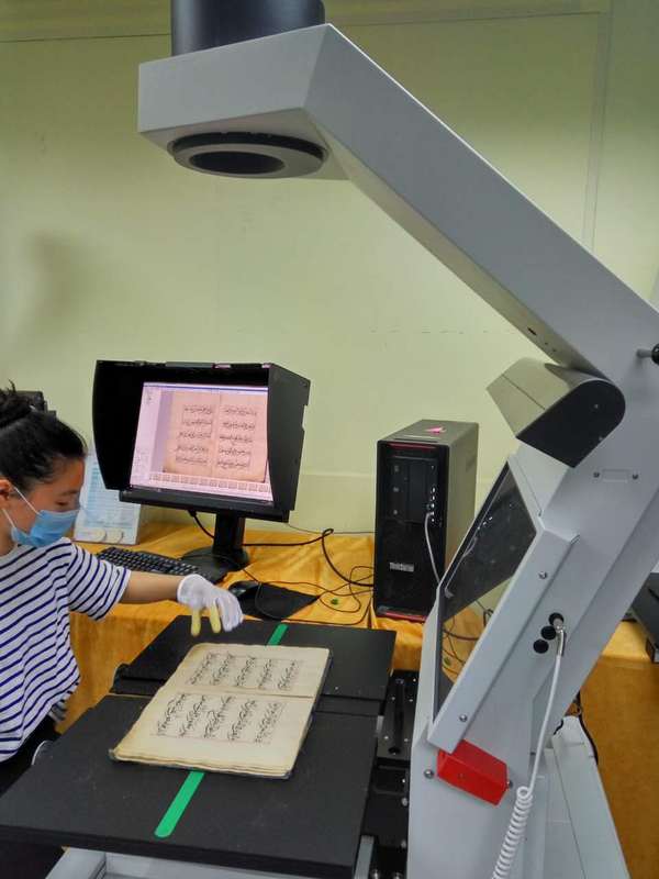 Ancient books protection What scanning equipment is used to digitize ancient books