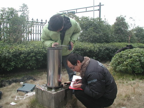 Hangzhou Hydrological Station carries out the installation of solid-state storage equipment