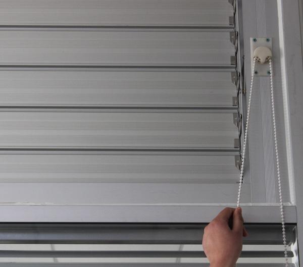 Factory direct sales to map custom aluminum alloy insulation dustproof rain ventilation manual electric movable shutters