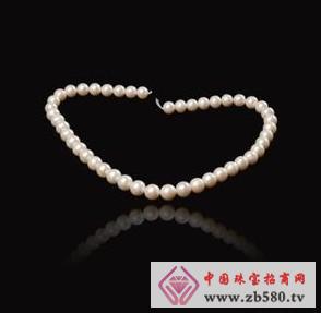 Freshwater pearl necklace