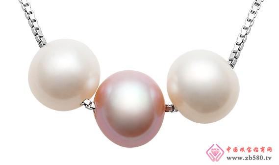 Pearl necklace can be decorated and can be used for beauty care