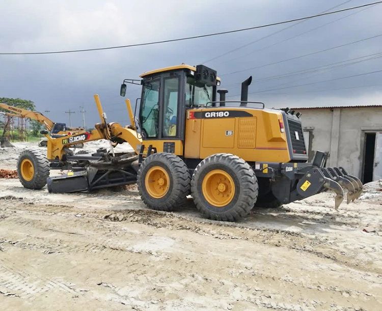 XCMG-Road-Equipment-180HP-Self-Propelled-Hydraulic-Used-Motor-Grader-Gr180 (2) XCMG-Road-Equipment-180HP-Self-Propelled-Hydraulic-Used-Motor-Grader-Gr180 (2)