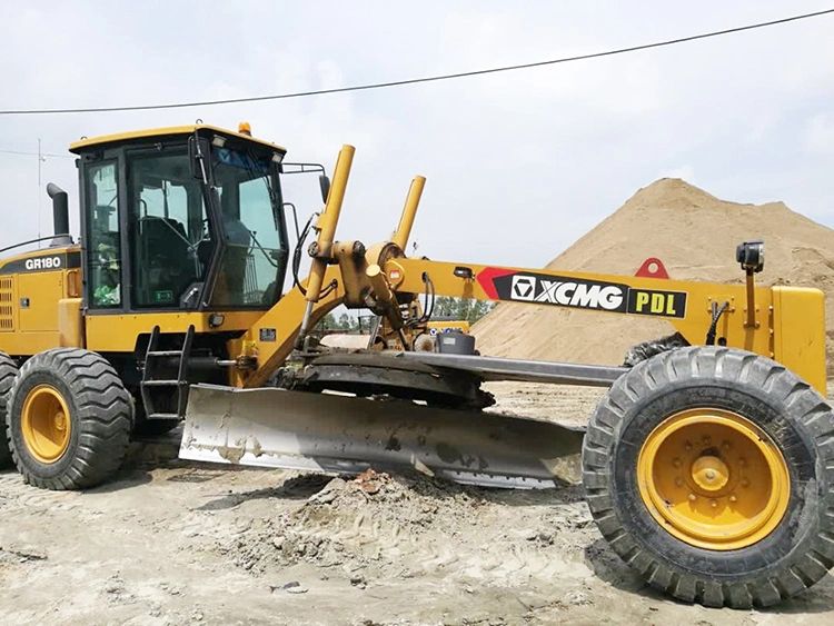 XCMG-Road-Equipment-180HP-Self-Propelled-Hydraulic-Used-Motor-Grader-Gr180 (3) XCMG-Road-Equipment-180HP-Self-Propelled-Hydraulic-Used-Motor-Grader-Gr180 (3)