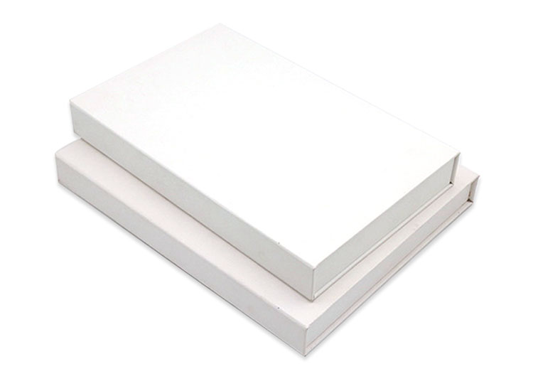 White custom high-end gift box White custom high-end gift box