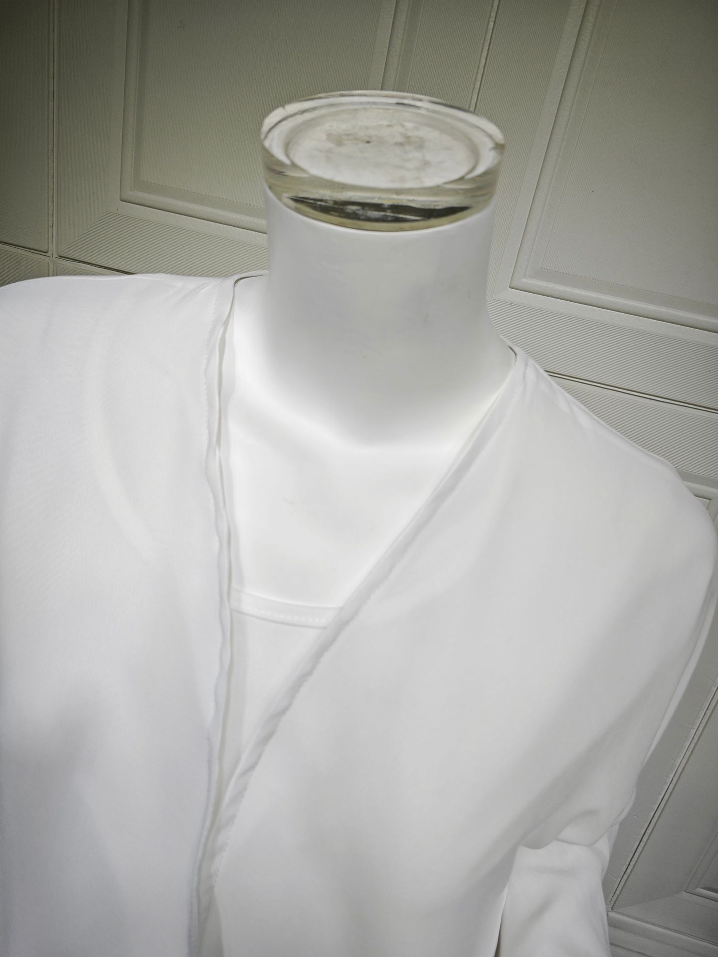 White Lace Abaya Set Matching Scarf MQ221 (7) White Lace Abaya Set Matching Scarf MQ221 (7)