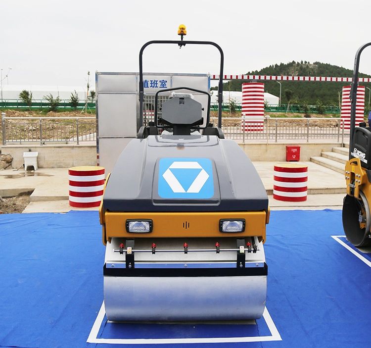 XCMG-Official-Manufacturer-Light-Compactor-Xmr303s-Mini-Double-Drum-Road-Roller (3) XCMG-Official-Manufacturer-Light-Compactor-Xmr303s-Mini-Double-Drum-Road-Roller (3)