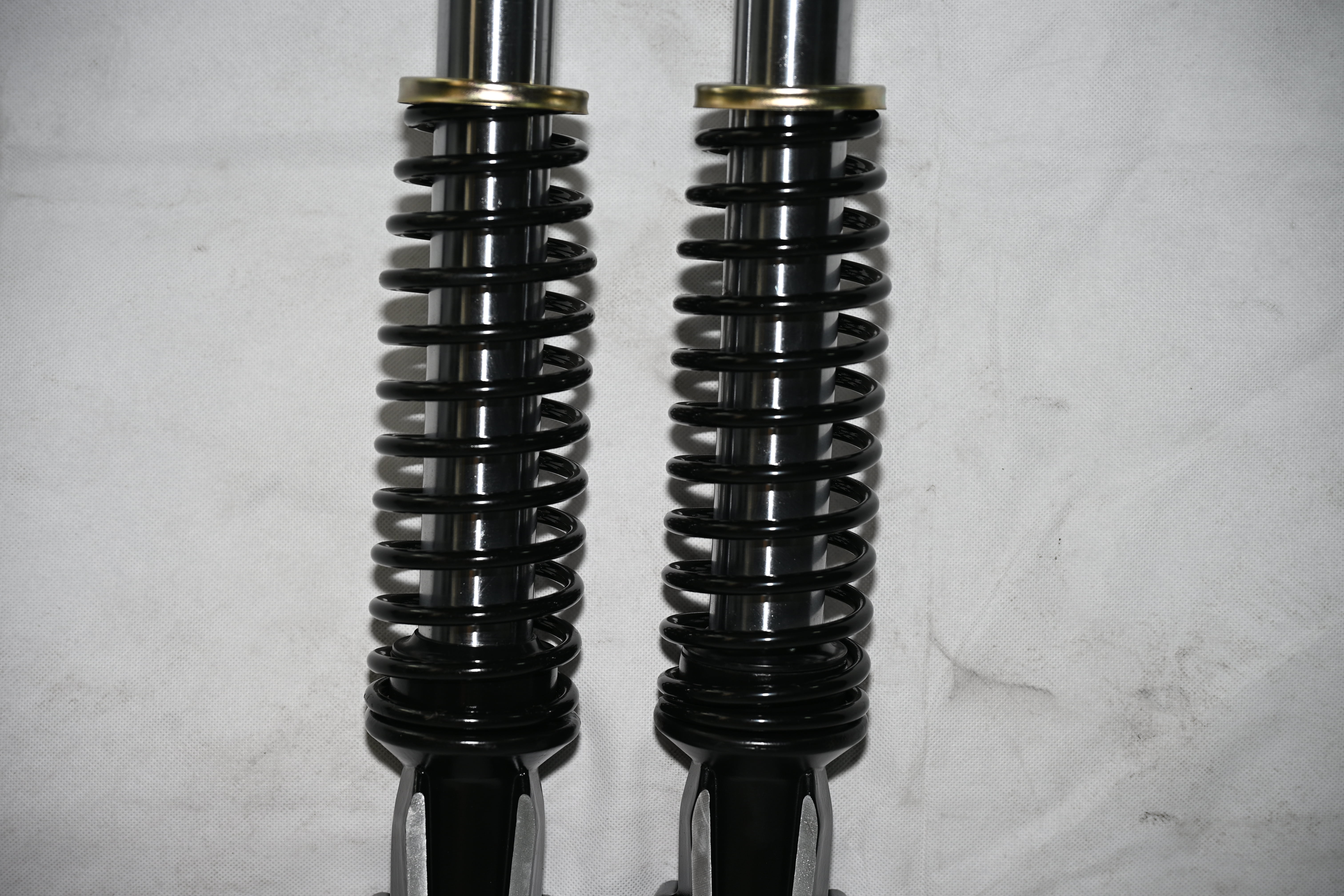 External spring tip shock absorber External spring tip shock absorber
