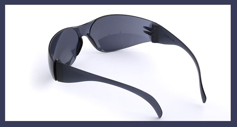 Anti-fog and anti-impact protective glasses Anti-fog and anti-impact protective glasses