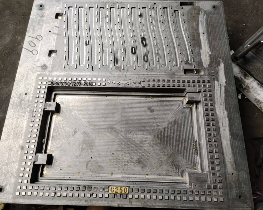 Customized manhole cover 2 Customized manhole cover 2