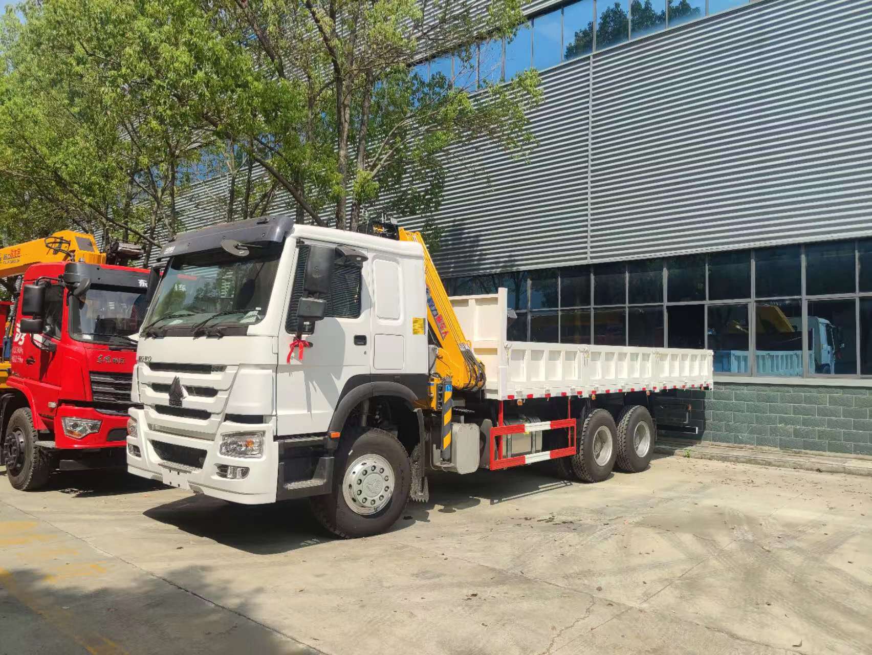 HOWO Crane Truck (2) HOWO Crane Truck (2)