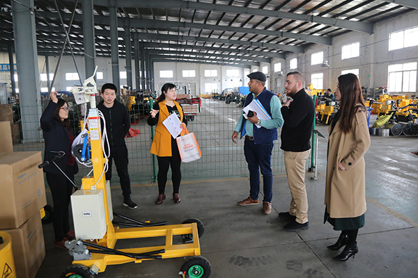 Warmly Welcomes UAE Merchants To Visit China Coal Group For Purchase Pavement Equipment
