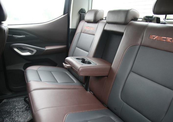 rear seats 2 rear seats 2