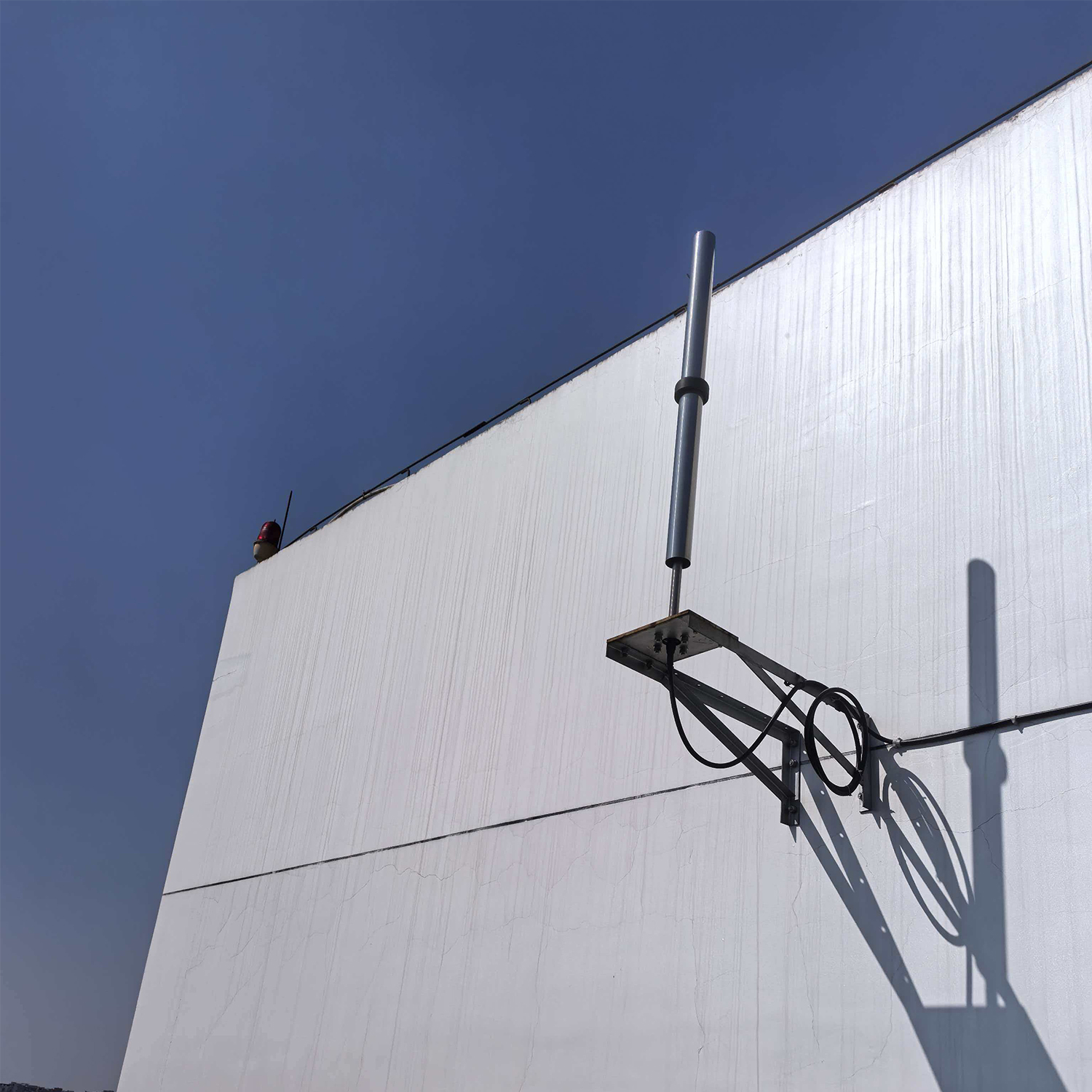VHF omnidirectional antenna1 VHF omnidirectional antenna1
