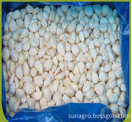Peeled fresh garlic Peeled fresh garlic