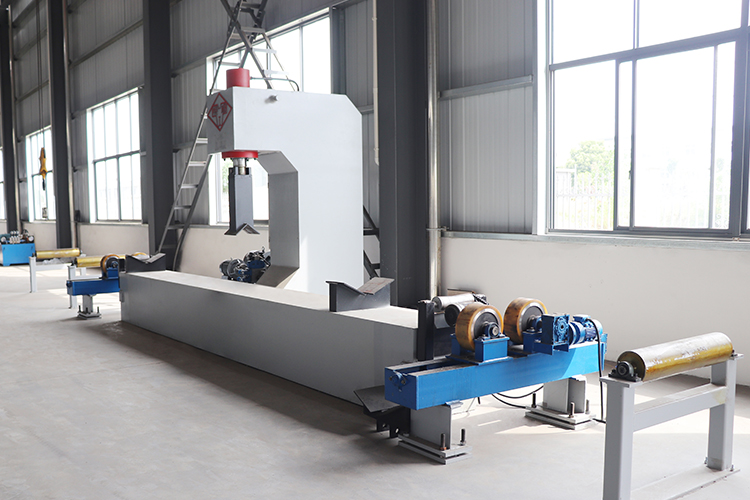 Straightening machine Straightening machine