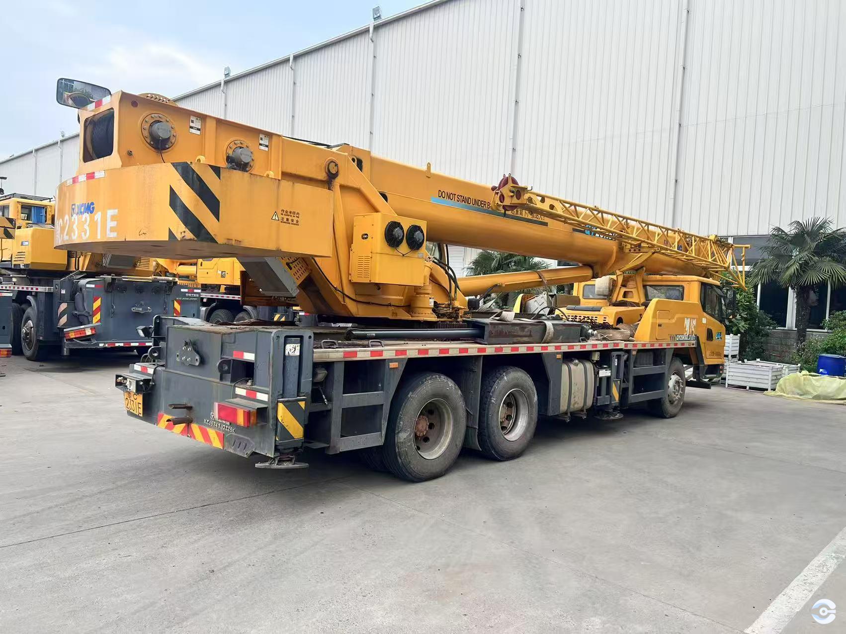 Used truck crane with durable chassis, ideal for construction and infrastructure Used truck crane with durable chassis, ideal for construction and infrastructure