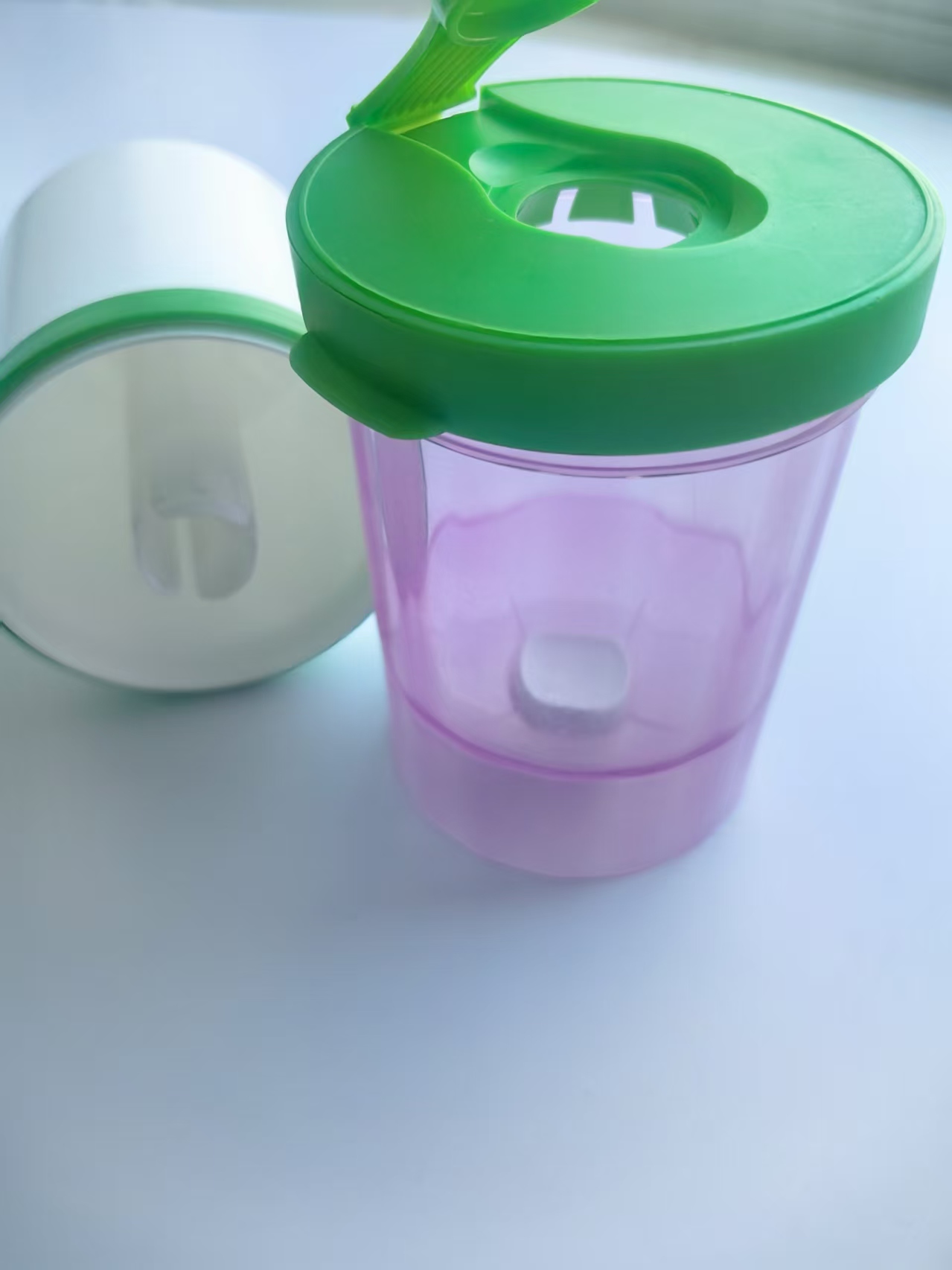 Injection molding of chewing gum boxes (25) Injection molding of chewing gum boxes (25)