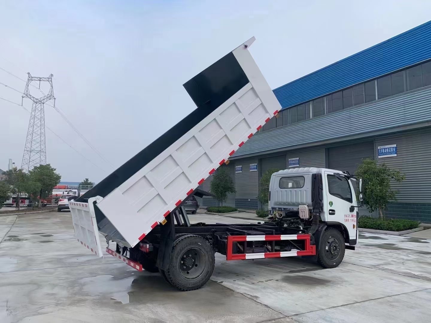Dongfeng Dump Truck (4) Dongfeng Dump Truck (4)