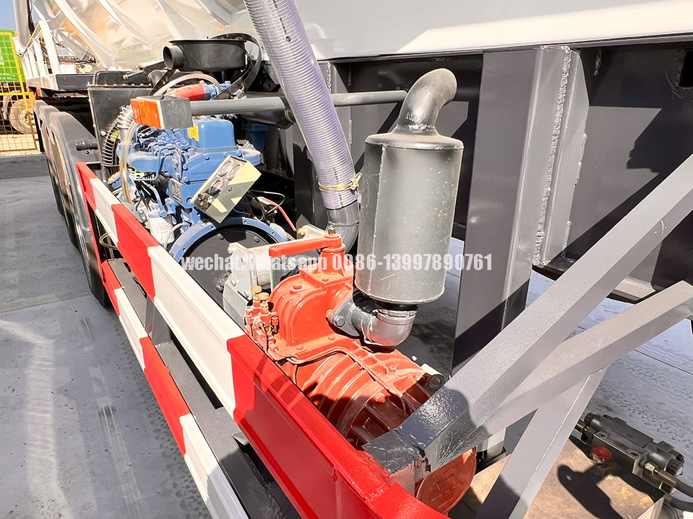 Vacuum tanker trailer Vacuum tanker trailer
