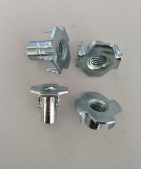 4 Prongs riveted T Nuts