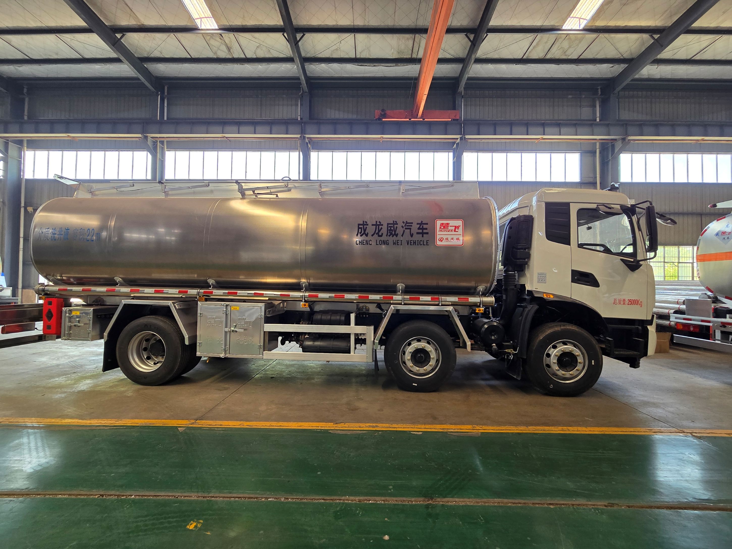 Versatile 6×4 Oil Tanker Truck Dongfeng 25.5m³ Versatile 6×4 Oil Tanker Truck Dongfeng 25.5m³