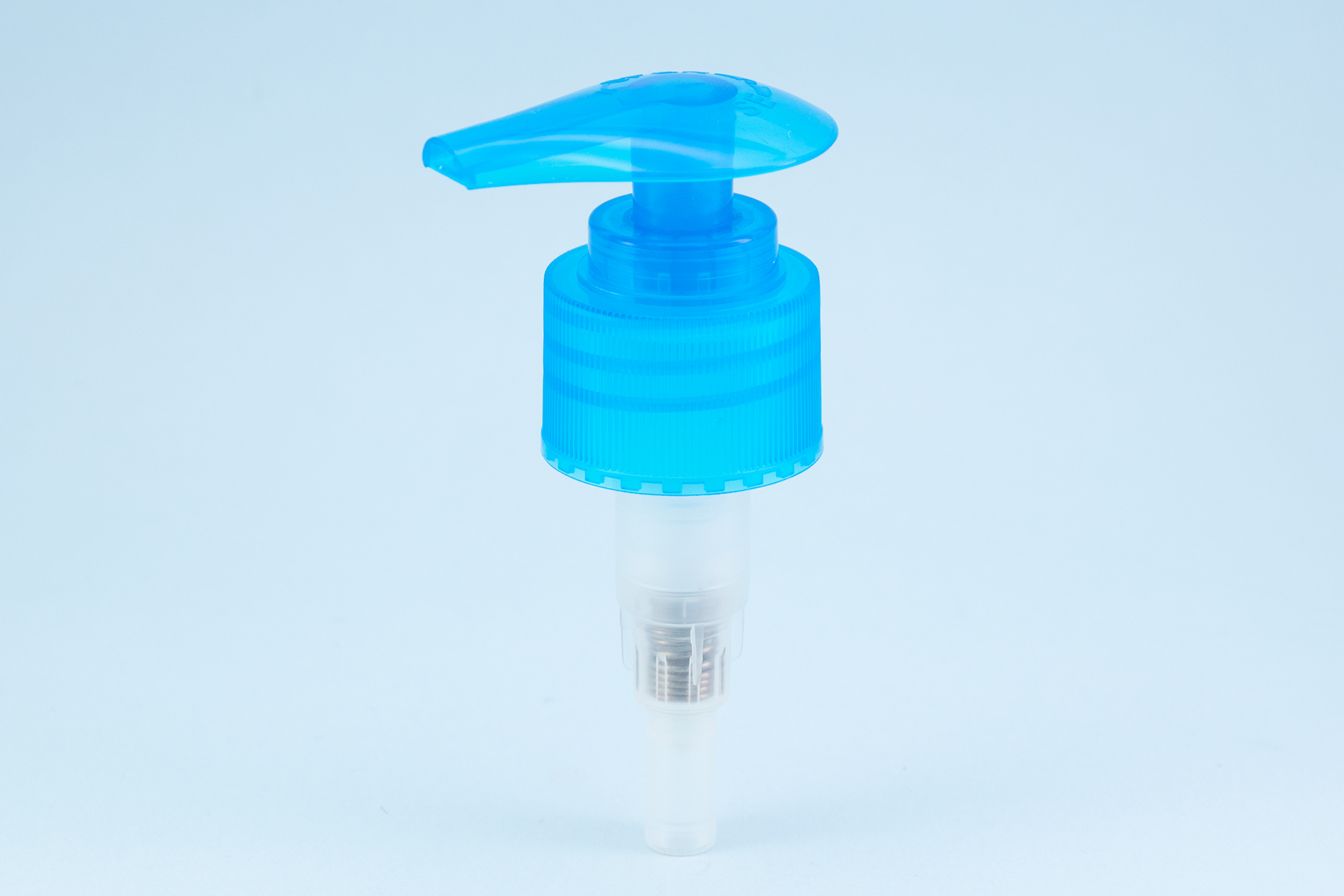 28/410 transparent blue ribbed lotion pump with up-down lock 28/410 transparent blue ribbed lotion pump with up-down lock