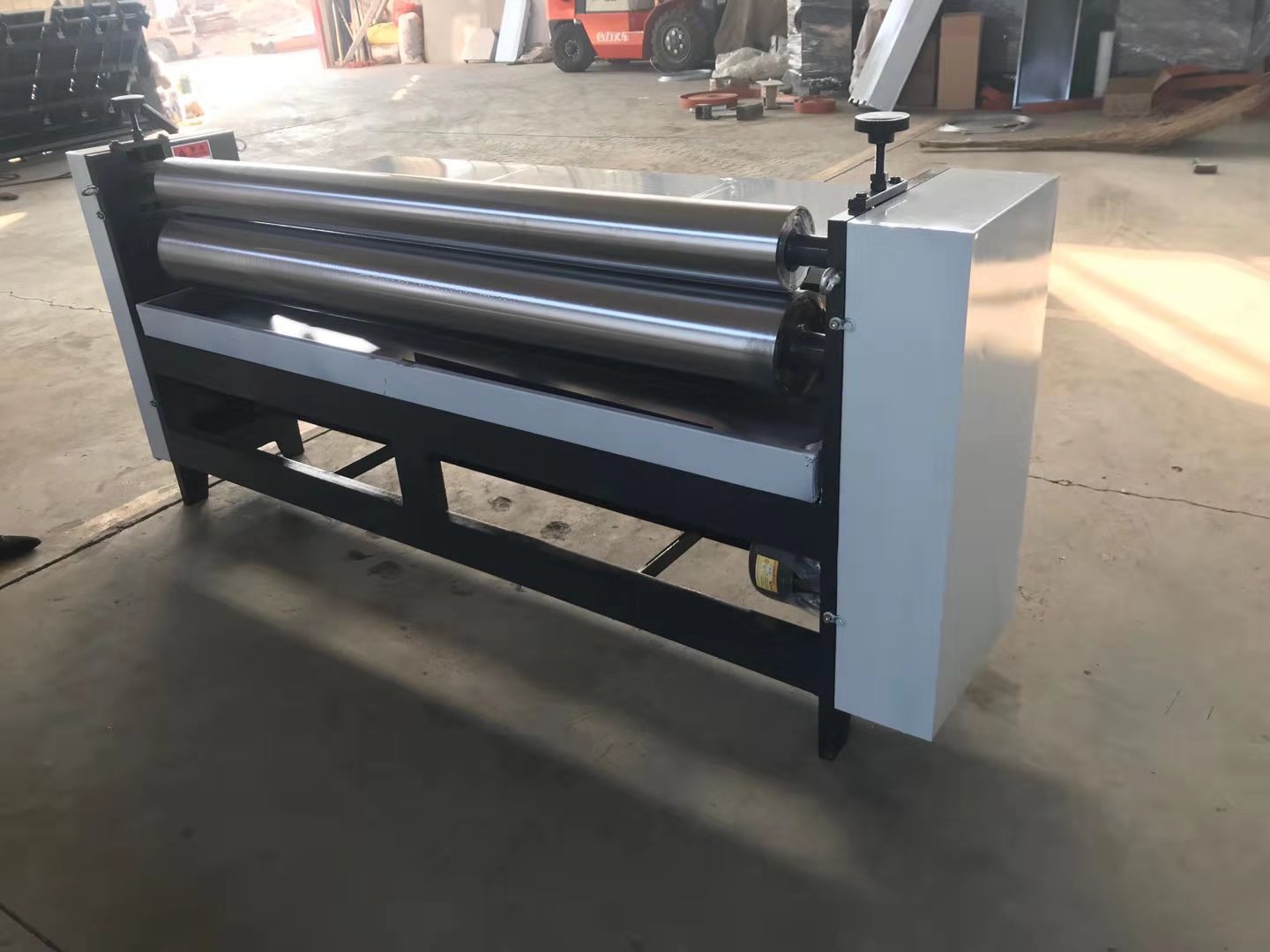 HIGH QUALITY CORRUGATED BOARD CREASING AND CUTTING MACHINE5 HIGH QUALITY CORRUGATED BOARD CREASING AND CUTTING MACHINE5