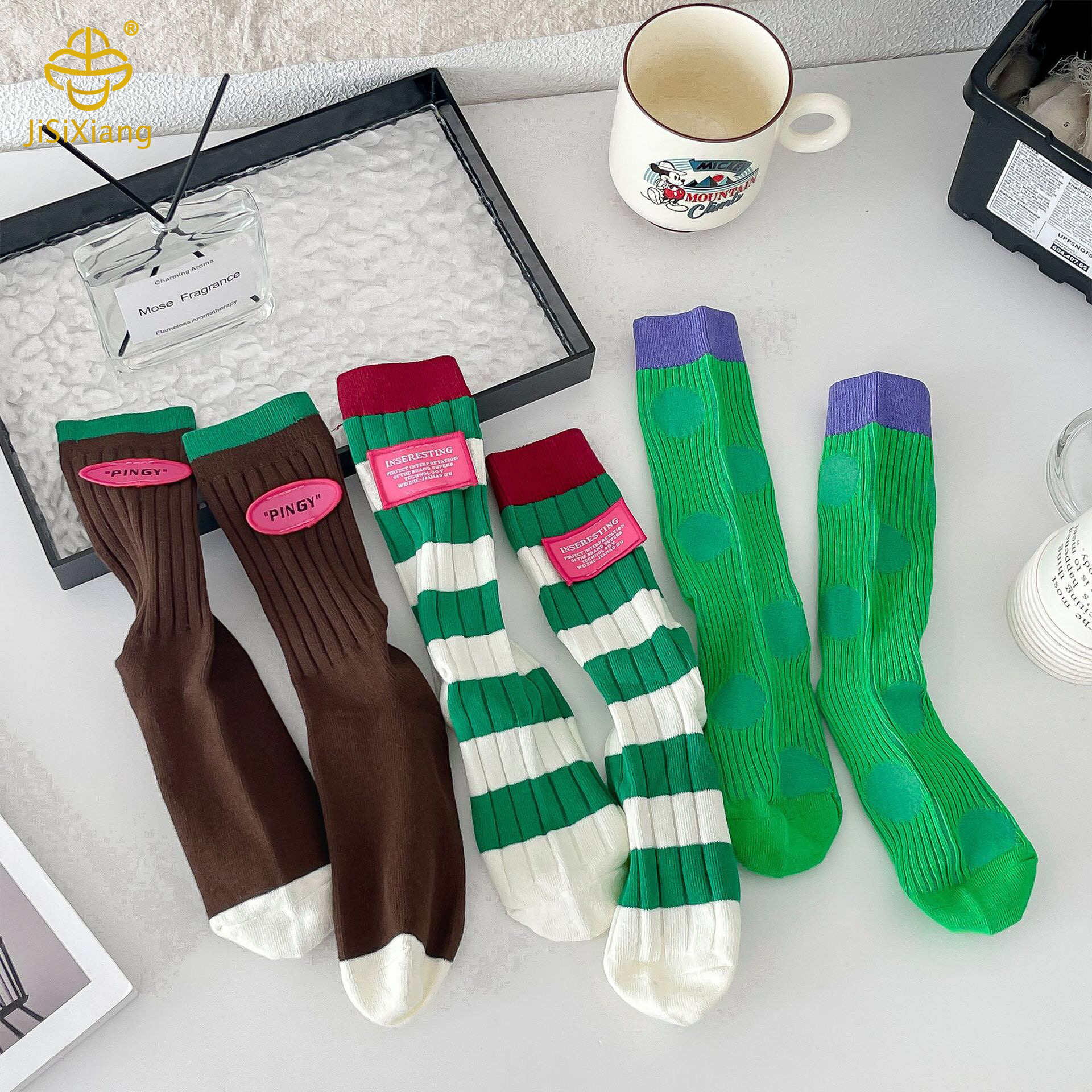 Korean version color blocking manual labeling mid tube socks Korean version color blocking manual labeling mid tube socks