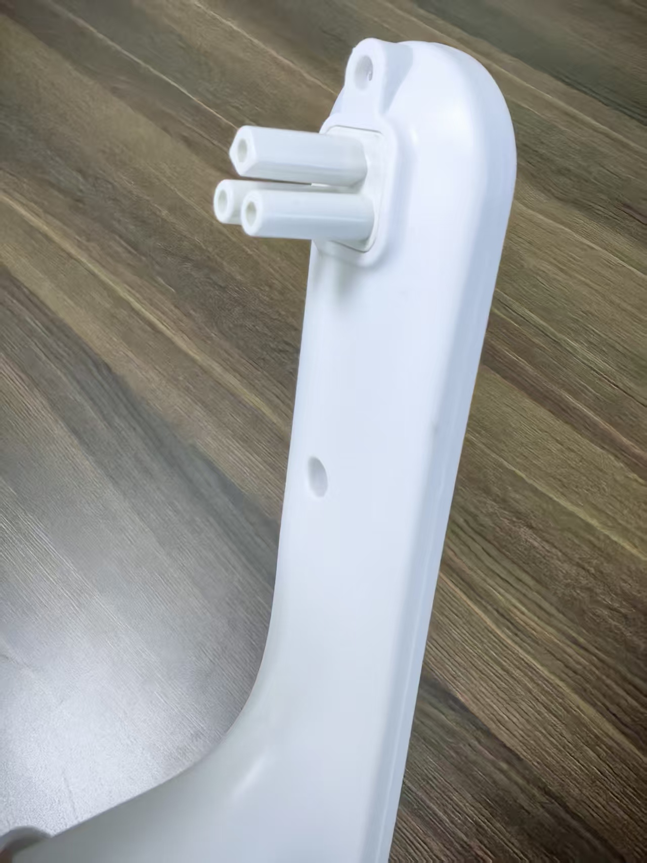 The casing of the small household appliance charger (8) The casing of the small household appliance charger (8)