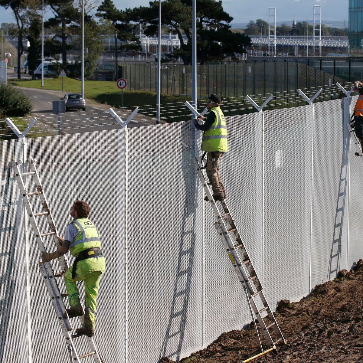 358fence (99) 358fence (99)
