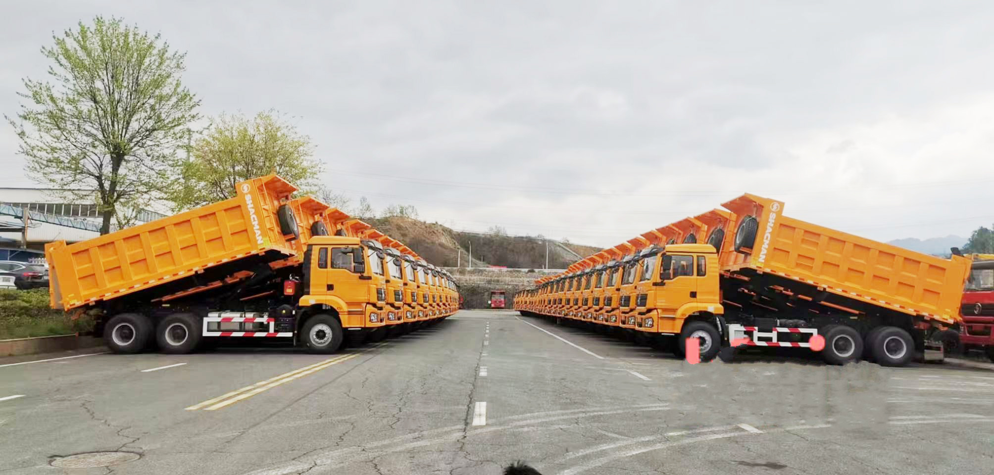 SHACMAN Dump Truck (2) SHACMAN Dump Truck (2)