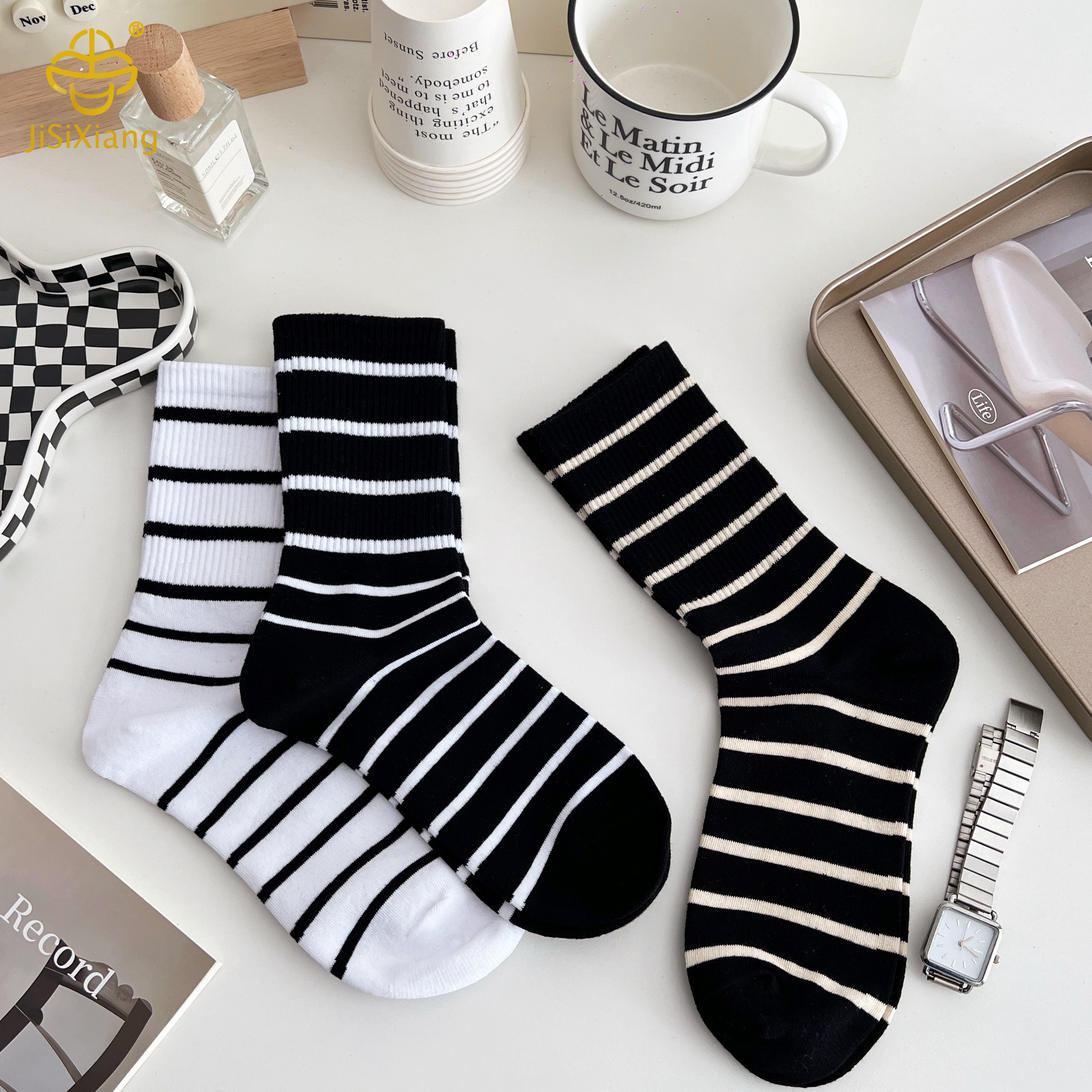 Korean version of Mirad retro striped mid tube sock Korean version of Mirad retro striped mid tube sock