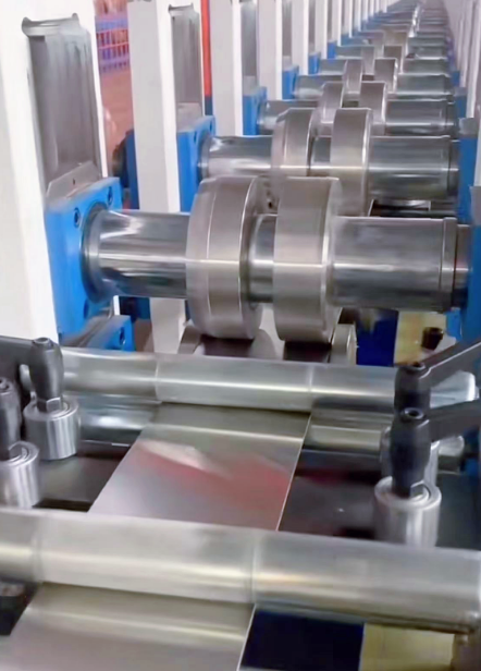 Roll forming machine Roll forming machine