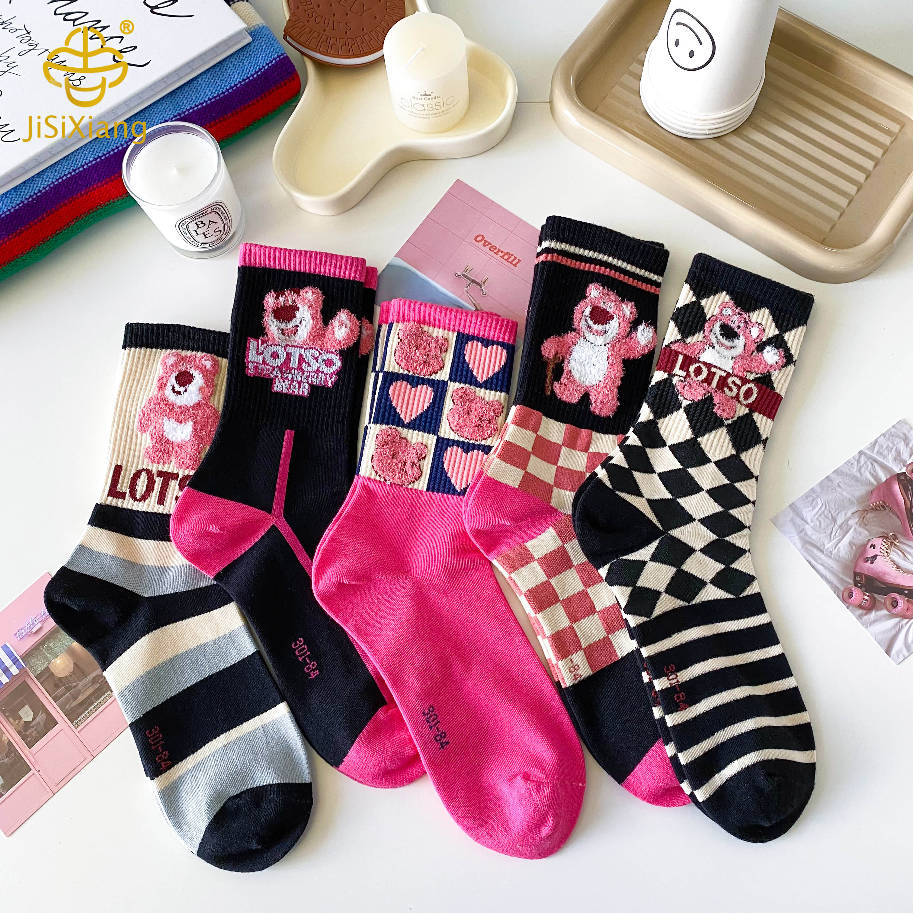 Strawberry bear checkerboard pink mid-tube socks Strawberry bear checkerboard pink mid-tube socks