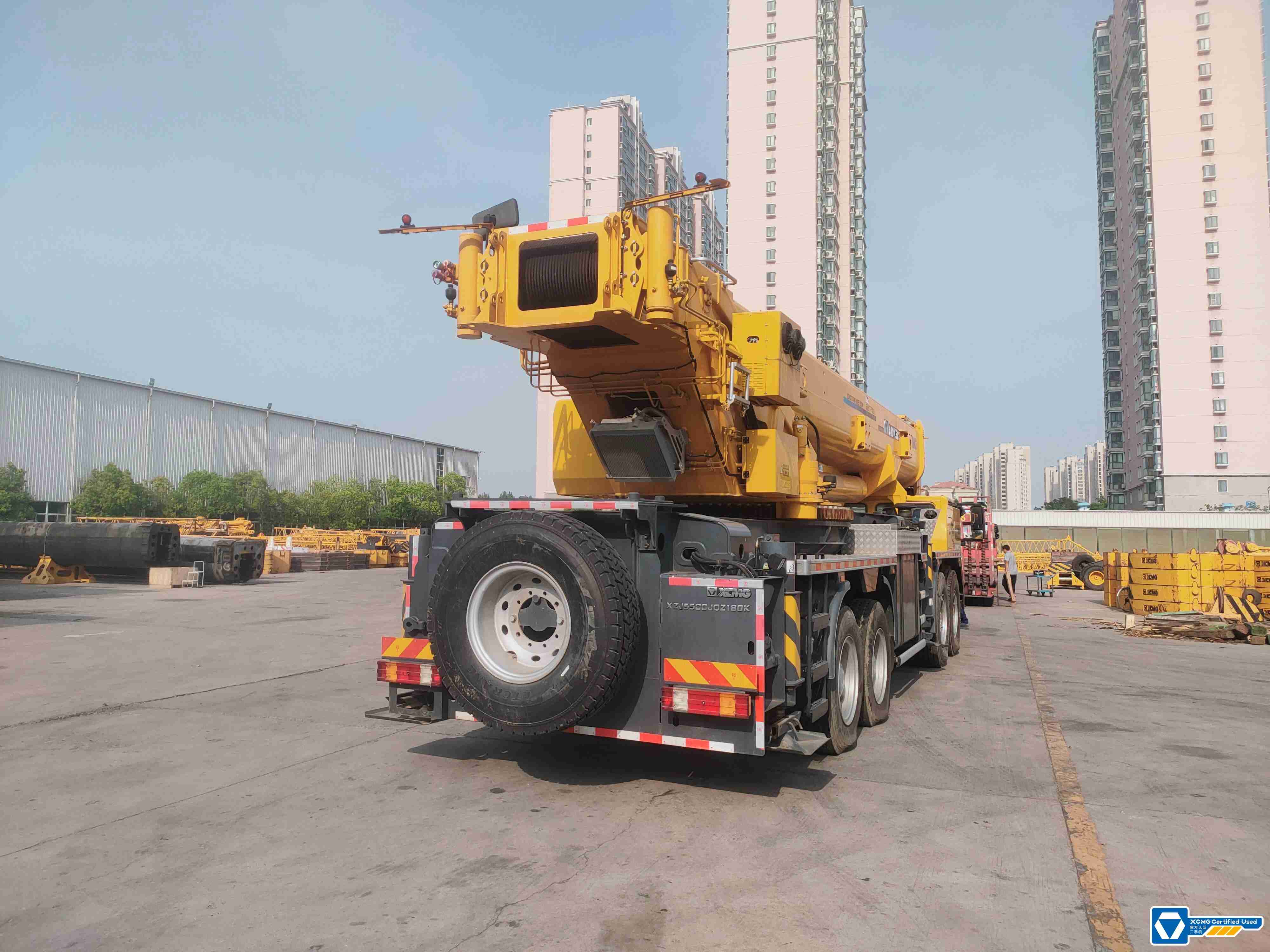 Used XCMG mobile truck crane, easy to transport and quick setup Used XCMG mobile truck crane, easy to transport and quick setup