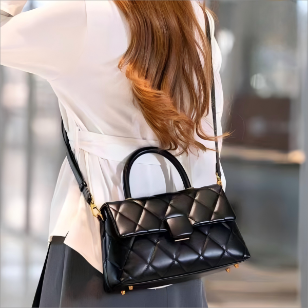 Stylish Custom Handbag with Classic Design Stylish Custom Handbag with Classic Design