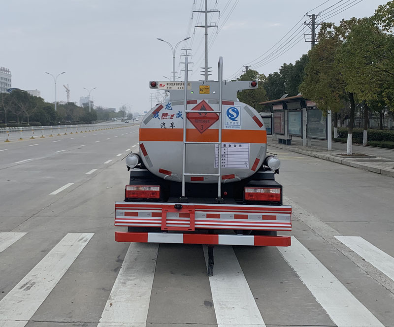 Dongfeng 4×2 15.8m³ Bulk fuel Carrier truck Dongfeng 4×2 15.8m³ Bulk fuel Carrier truck