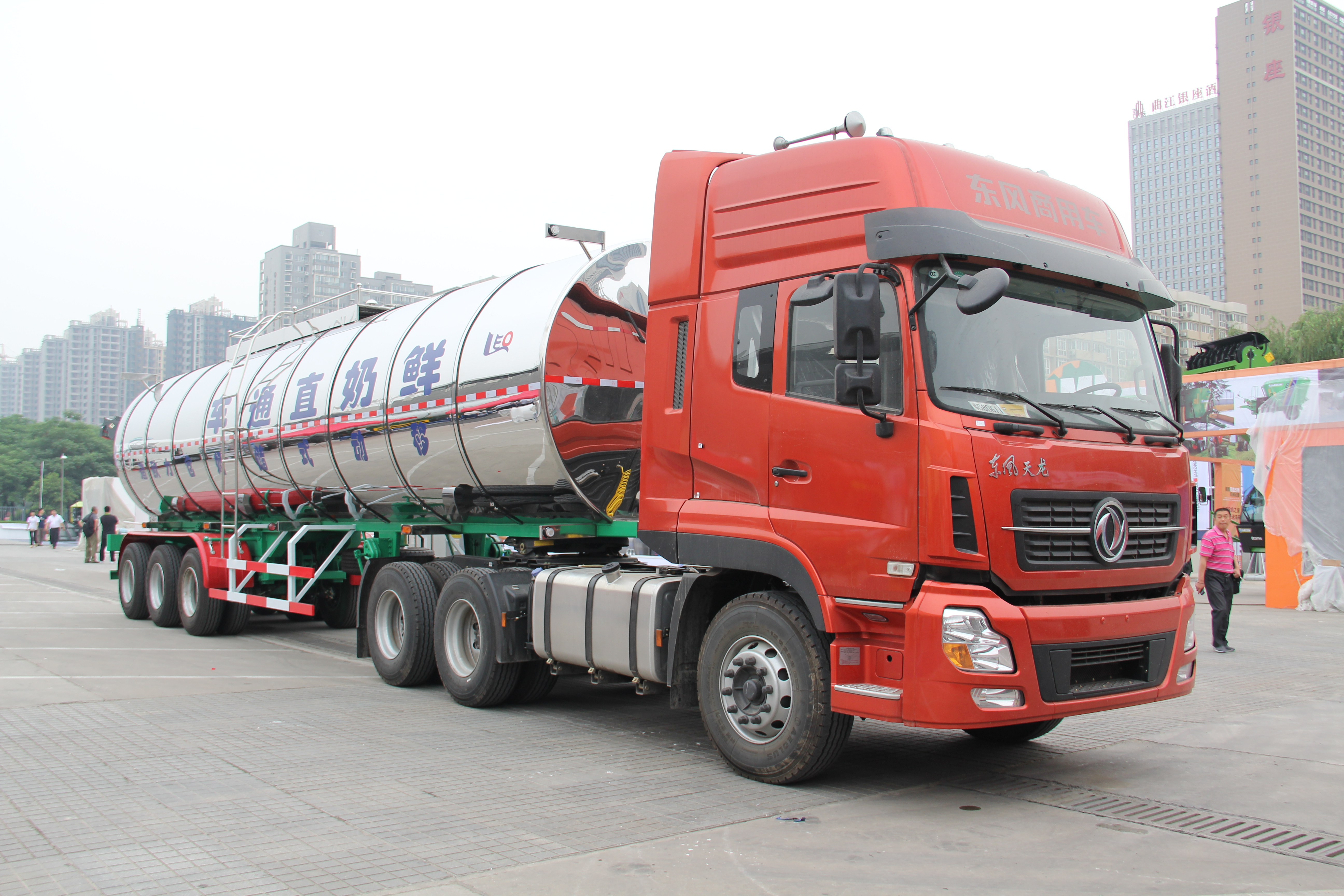 road milk tanker