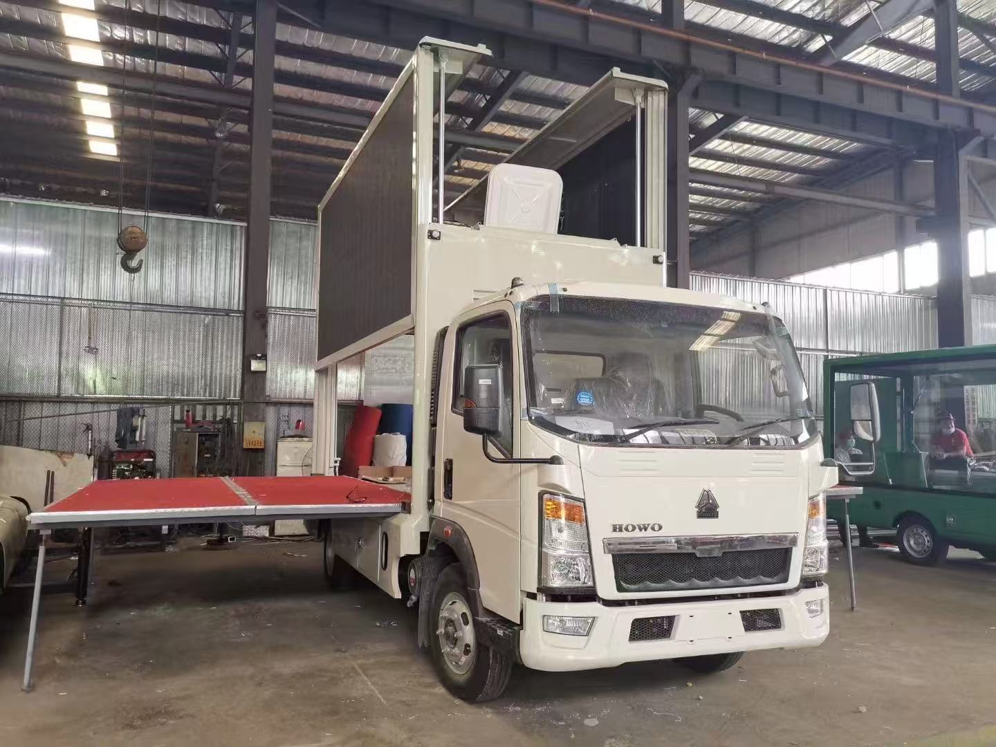 LED Stage Truck (6) LED Stage Truck (6)