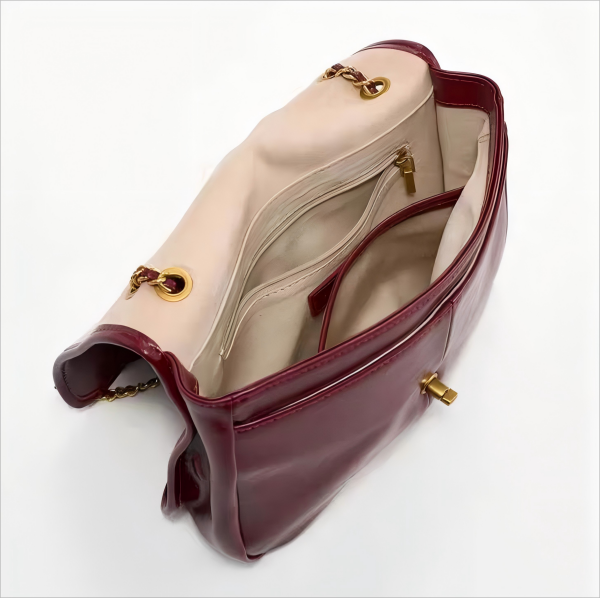 Fashionable leather crossbody bag Fashionable leather crossbody bag