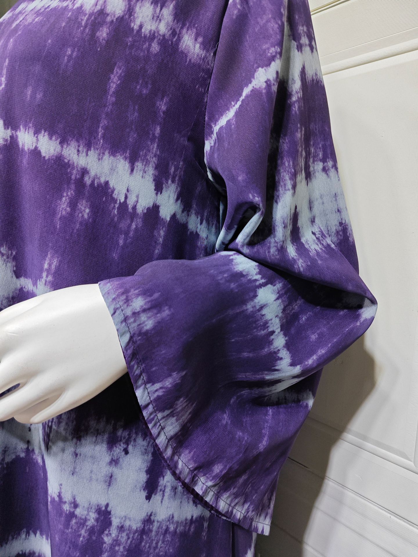 Purple Tie-Dye Open Abaya Matching Hijab Set MQ269 (7) Purple Tie-Dye Open Abaya Matching Hijab Set MQ269 (7)