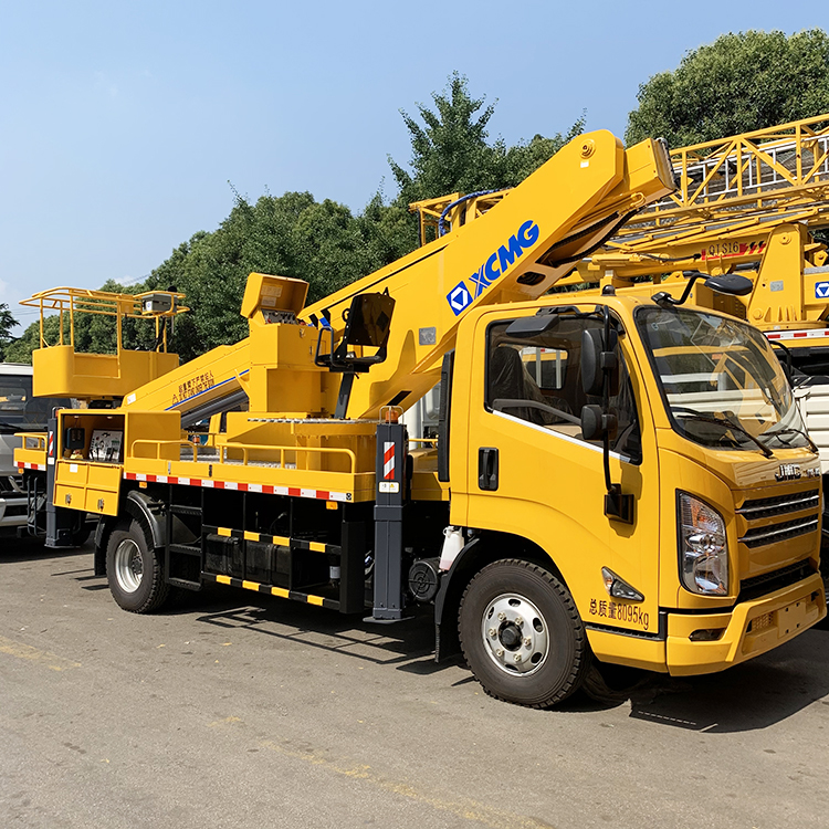 XCMG new 17m telescopic aerial work truck XCMG new 17m telescopic aerial work truck