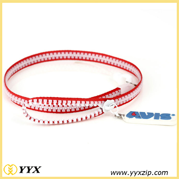 zip-lanyard-4